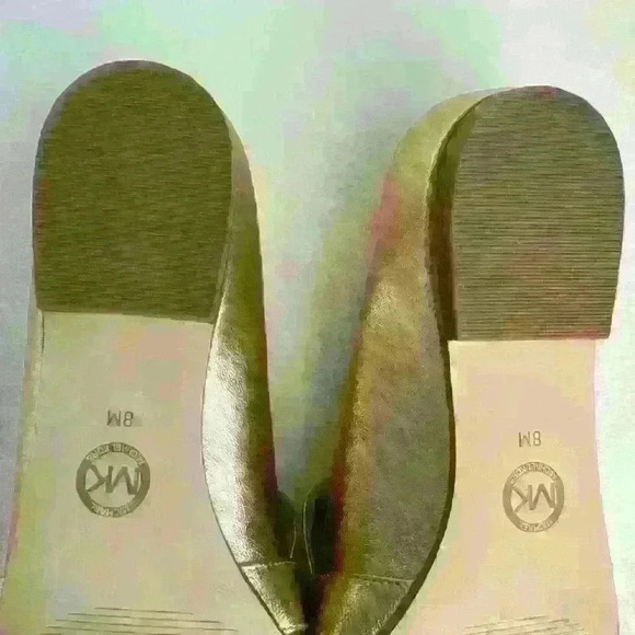 NWOT. Micheal Kors Gold Flat Shoes Size 8. - Picture 4 of 5